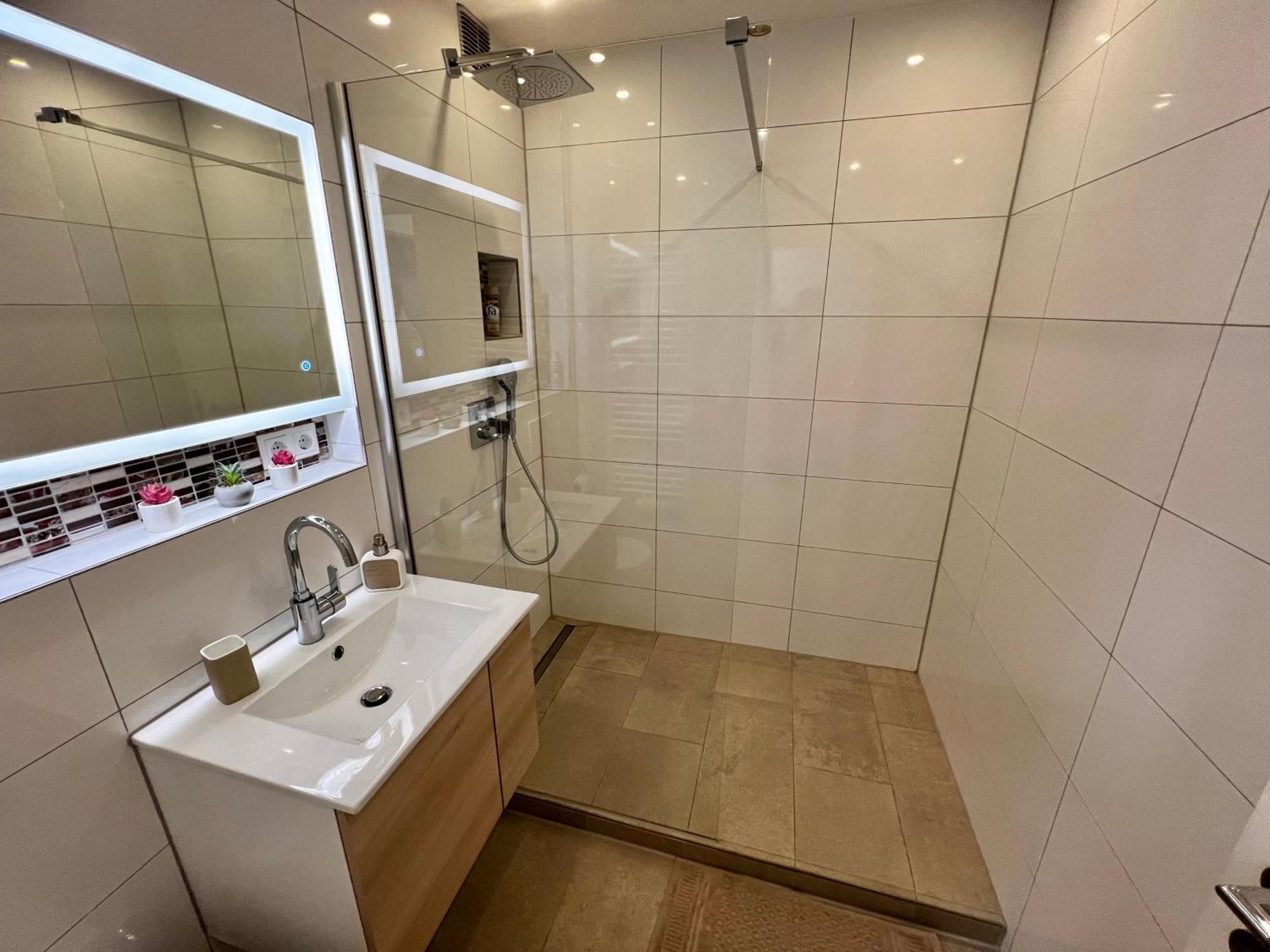 Lilis Apartment Mit Balkon Augsburg Eksteriør bilde